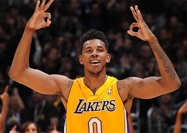 多一名持球 多一名持球