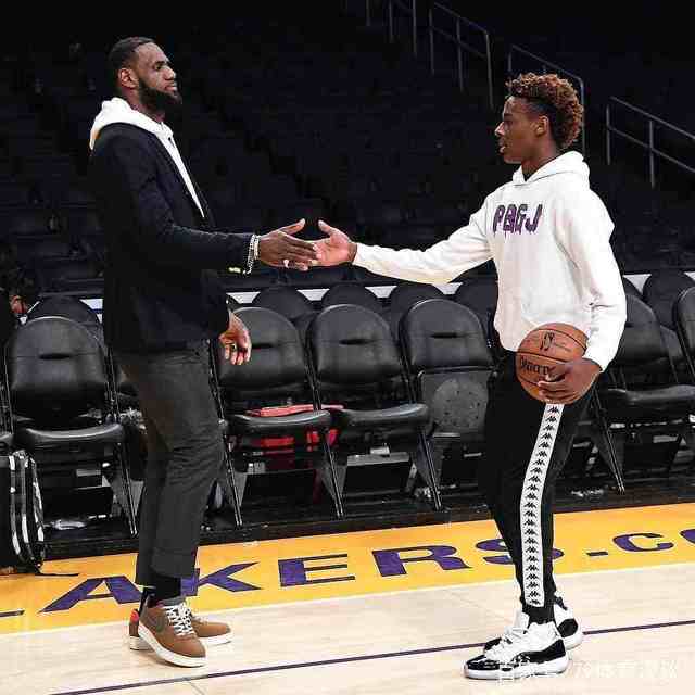 构成了一个 构成了一个